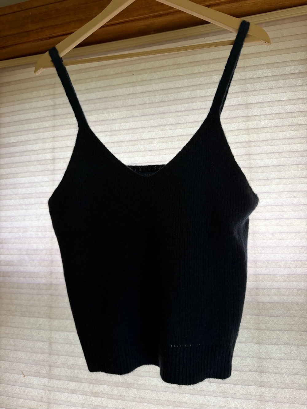 Navy  V-Neck Knit Tank Top - Women xl 0140